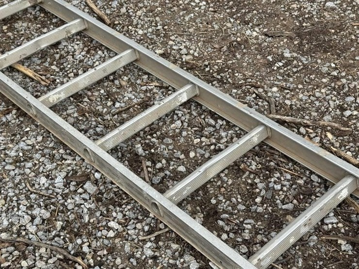 16-ft-aluminum-ladder-image-2