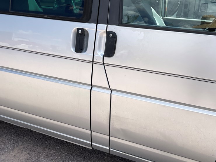 #501-•-2002-volkswagen-eurovan-mv-(title-in-delay)-image-100