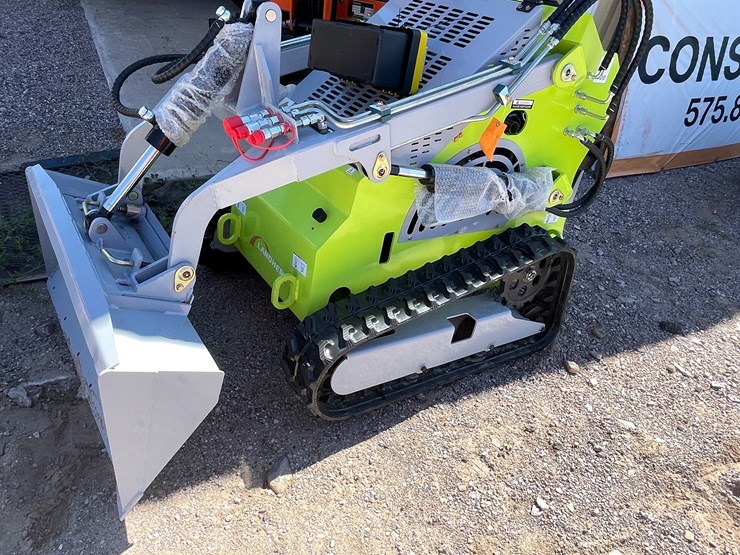 #2027-•-mini-skid-steer-loader-(bucket-damaged)-image-1