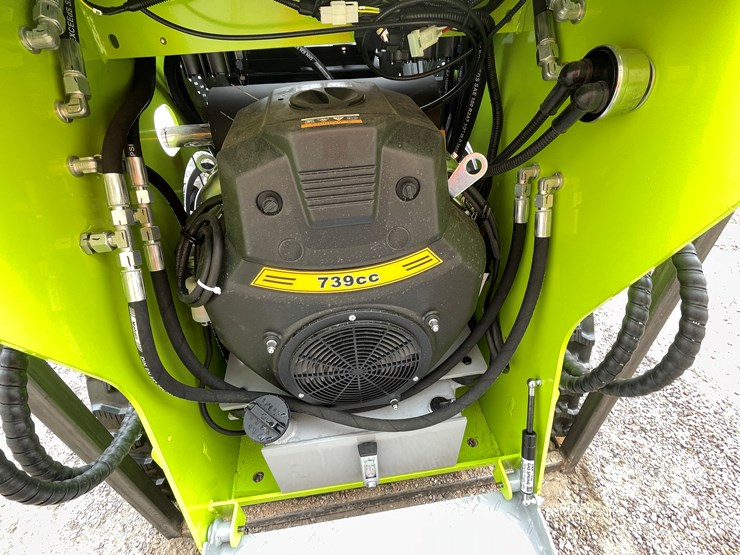#2027-•-mini-skid-steer-loader-(bucket-damaged)-image-8