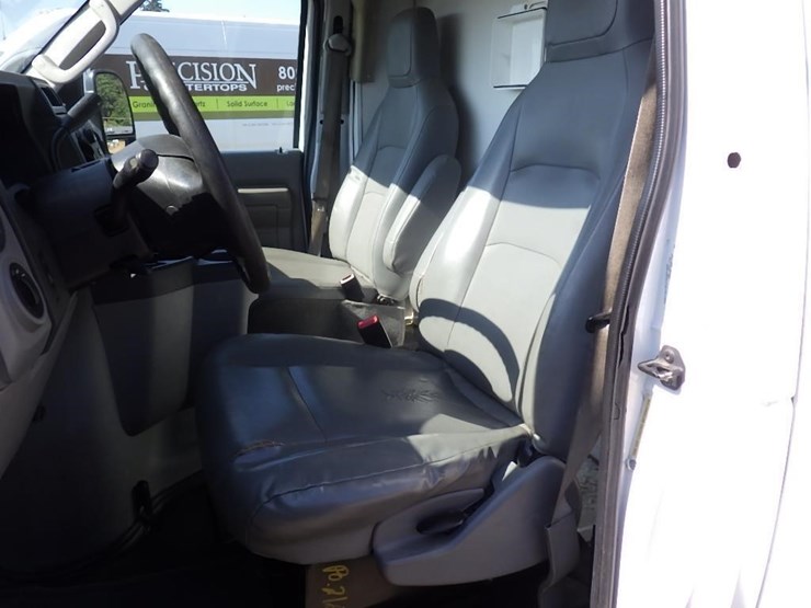 2010-utility-van-image-19