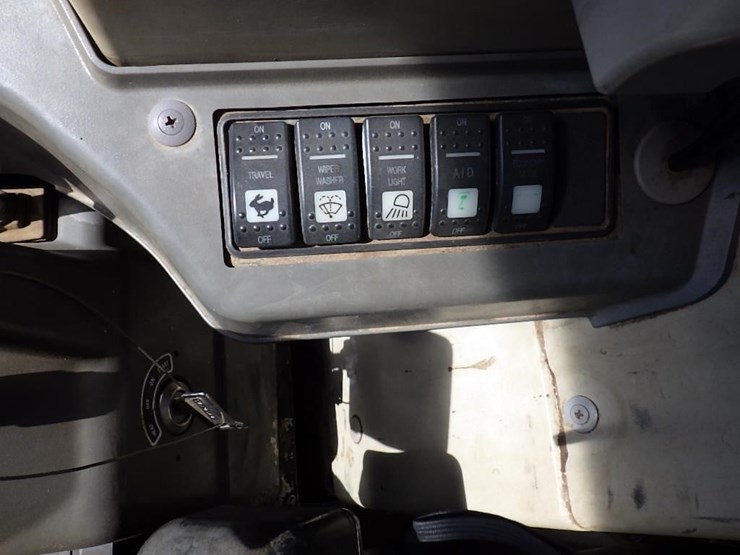 2011-yanmar-sv100-1-image-31