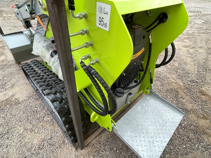 #2027-•-mini-skid-steer-loader-(bucket-damaged)-image-10