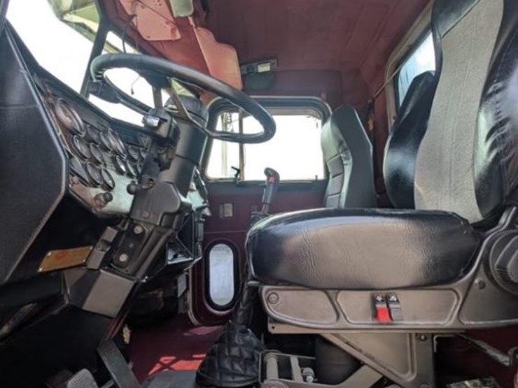 1993-peterbilt-357-image-21