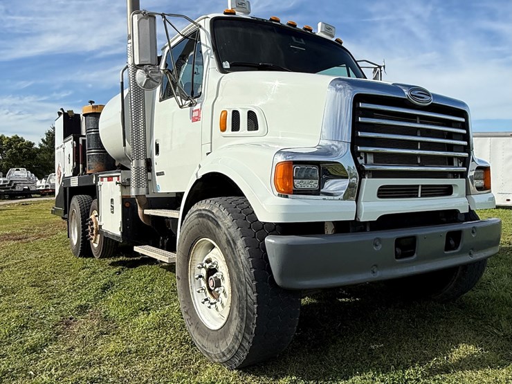 #17-•-2008-sterling-9500-tandem-axle-conventional-fuel-&-lube-truck-image-7