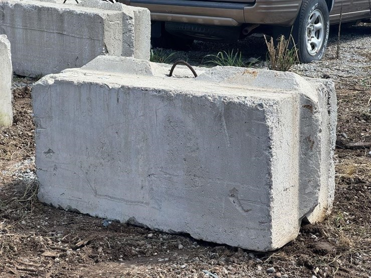 stackable-concrete-barrier-block-image-2