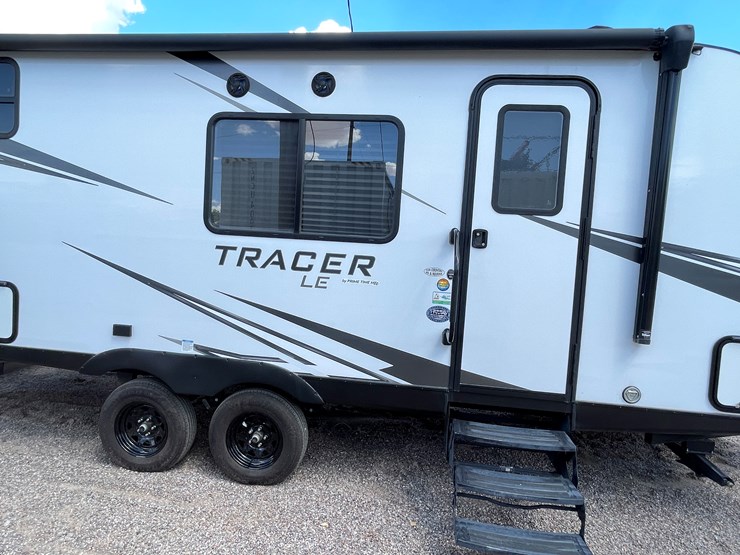 #499-•-2021-tracer-le-camper-(title-in-delay)-image-4