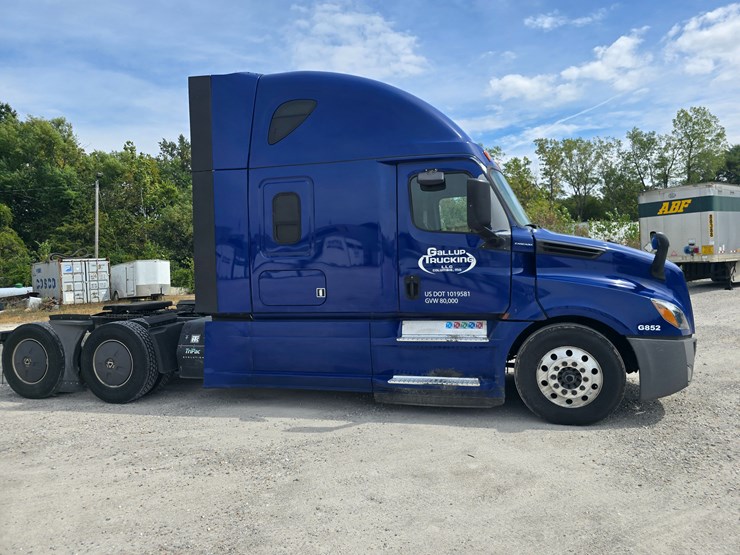 2019-freightliner-cascadia-126-image-24