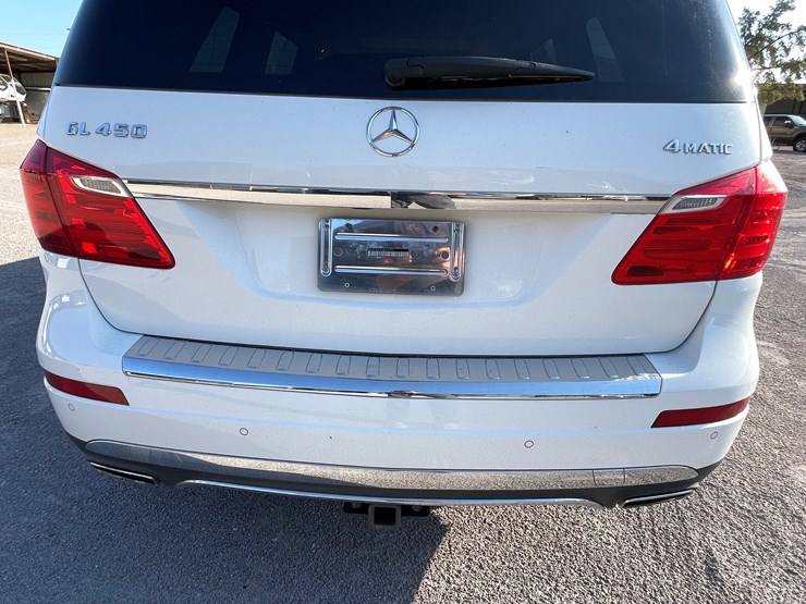 2015-mercedes-benz-gl450-image-26