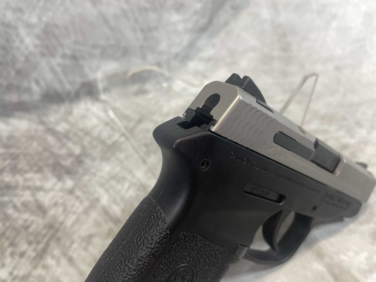 #5165-•-smith-&-wesson-bodyguard,-engraved-380-auto-pistol,-sn:-kes4008,-(neenah,-wi)-image-7
