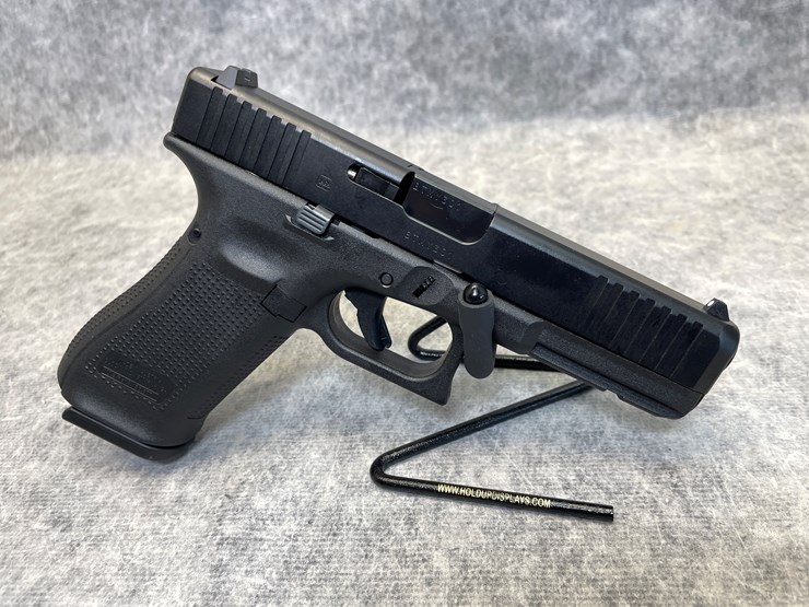 #4643-•-glock-model-17,-9mm-luger-pistol,-sn:-btmy301,-(princeton,-mn)-image-1