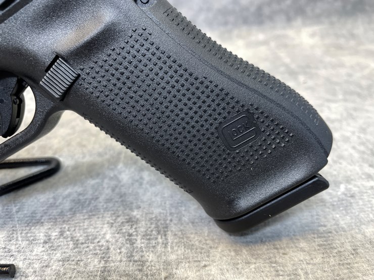 #4643-•-glock-model-17,-9mm-luger-pistol,-sn:-btmy301,-(princeton,-mn)-image-8