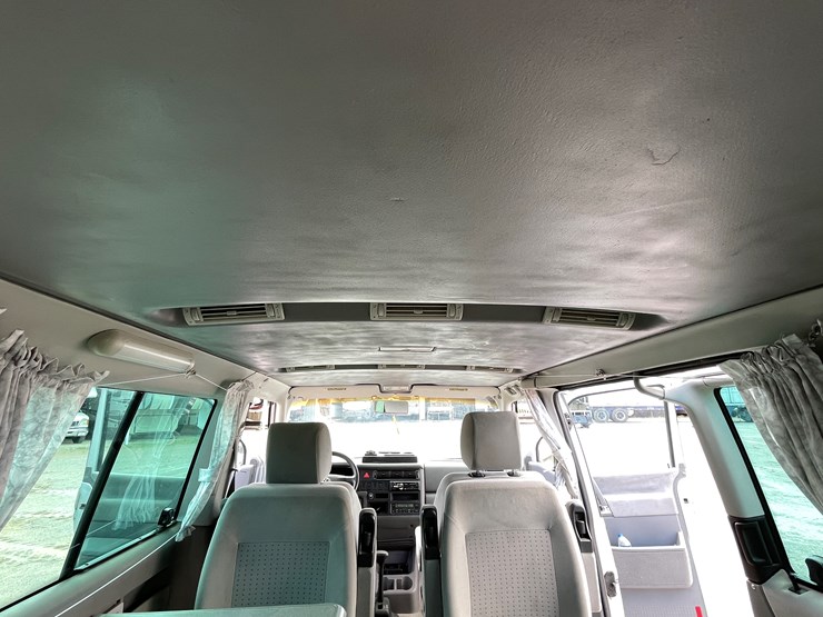 #501-•-2002-volkswagen-eurovan-mv-(title-in-delay)-image-70