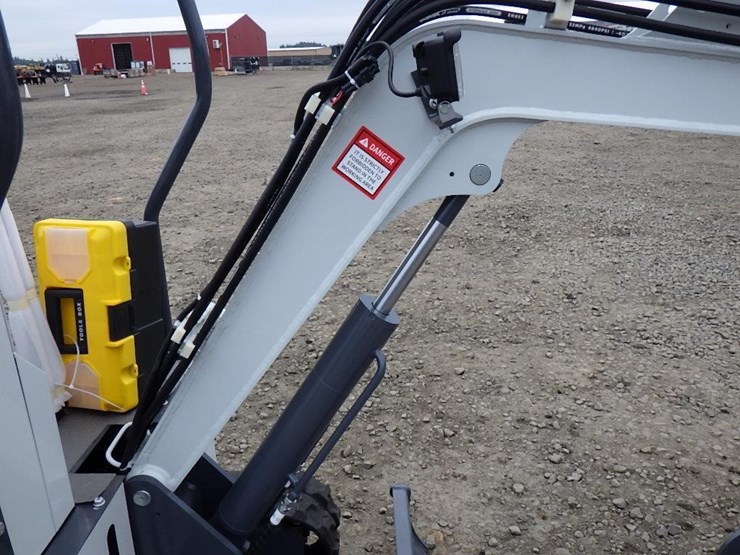 2025-bttl-et15h-6-hydraulic-excavator-image-11