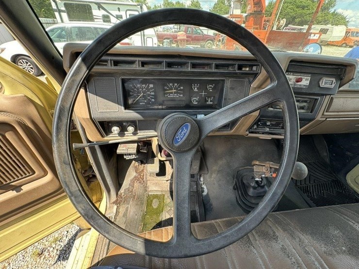 1993-ford-f70-image-14