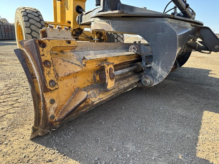 2012-deere-672gp-image-9