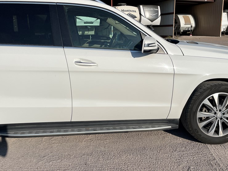 2015-mercedes-benz-gl450-image-22