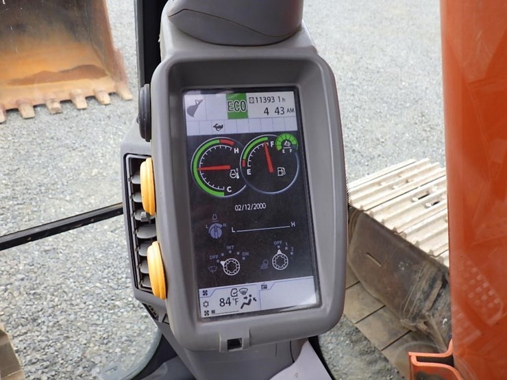 2015-hitachi-zx350lc-6n-image-36