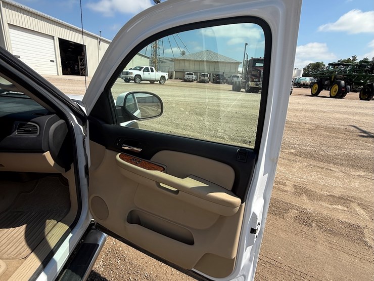 2008-chevrolet-k1500-image-25