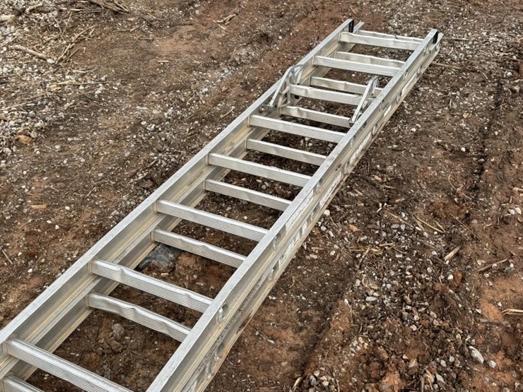 werner-30-ft-aluminum-extension-ladder-image-4