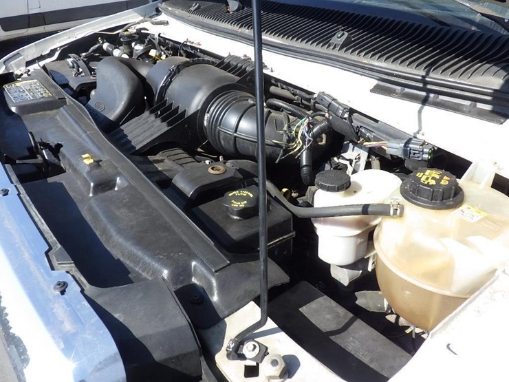 2010-utility-van-image-15