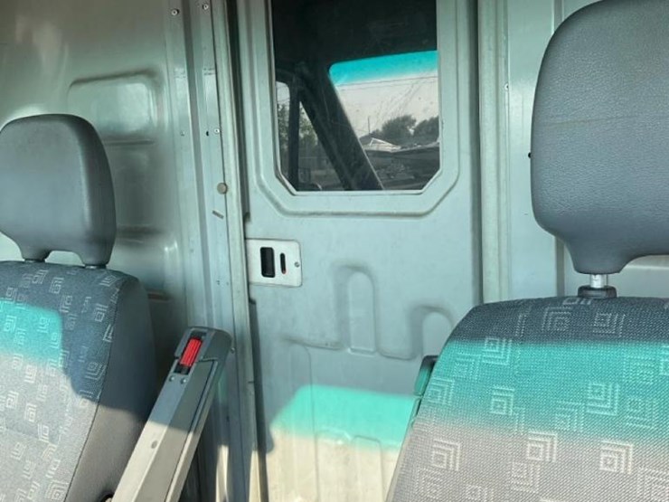 2004-dodge-sprinter-2500-image-75