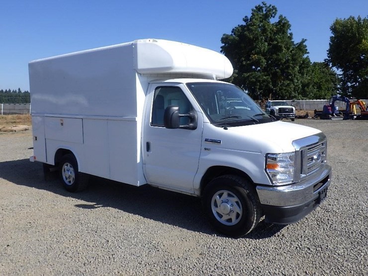 2010-utility-van-image-2