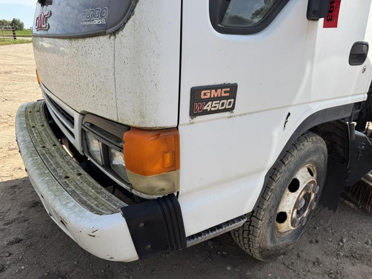 2003-gmc-w4500-image-10