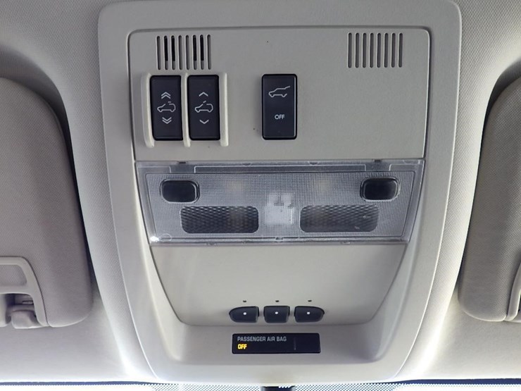 2011-chevrolet-tahoe-image-26