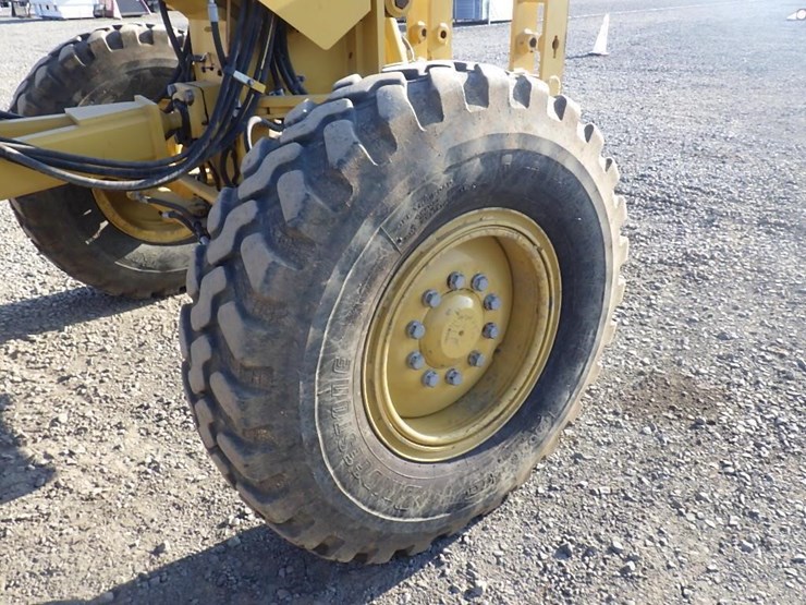 2013-caterpillar-140m2-image-60