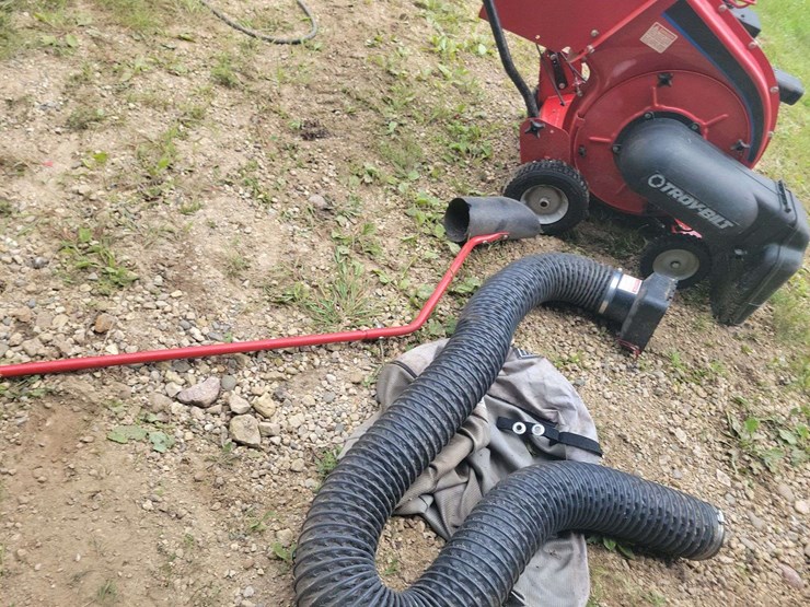 troy-built-5hp-chipper/vac,-motor-is-free-image-2