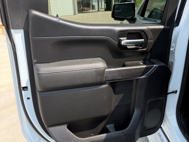 2019-chevrolet-silverado-image-38
