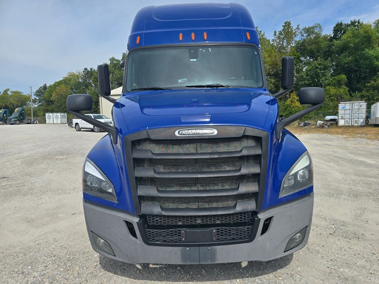 2019-freightliner-cascadia-126-image-31
