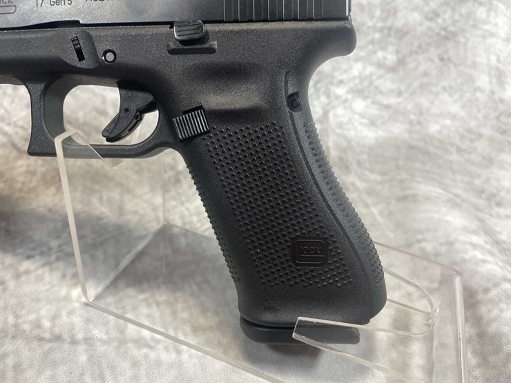 #5146-•-glock-g17-gen-5,-9mm-luger-pistol,-sn:-bvst133,-(neenah,-wi)-image-21