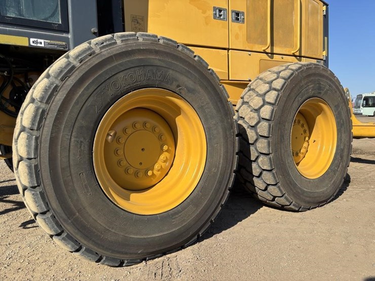 2012-deere-672gp-image-33