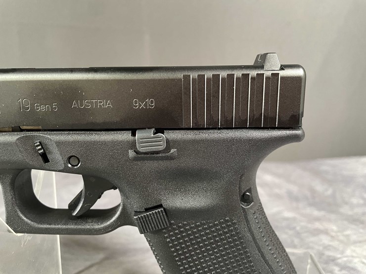 #5147-•-glock-g19-gen-5,-9mm-luger-pistol,-sn:-bsxe405,-(neenah,-wi)-image-7