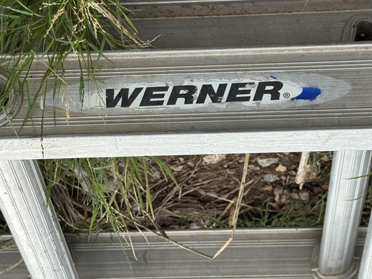 werner-40-ft-aluminum-extension-ladder-image-2
