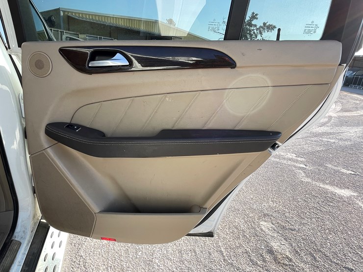 2015-mercedes-benz-gl450-image-51