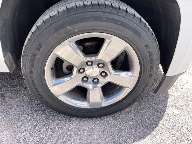 2017-chevrolet-tahoe-image-28