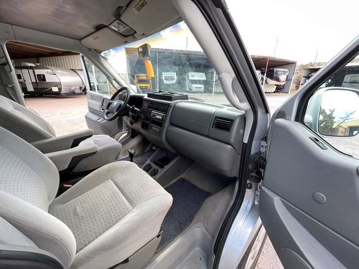 #501-•-2002-volkswagen-eurovan-mv-(title-in-delay)-image-39