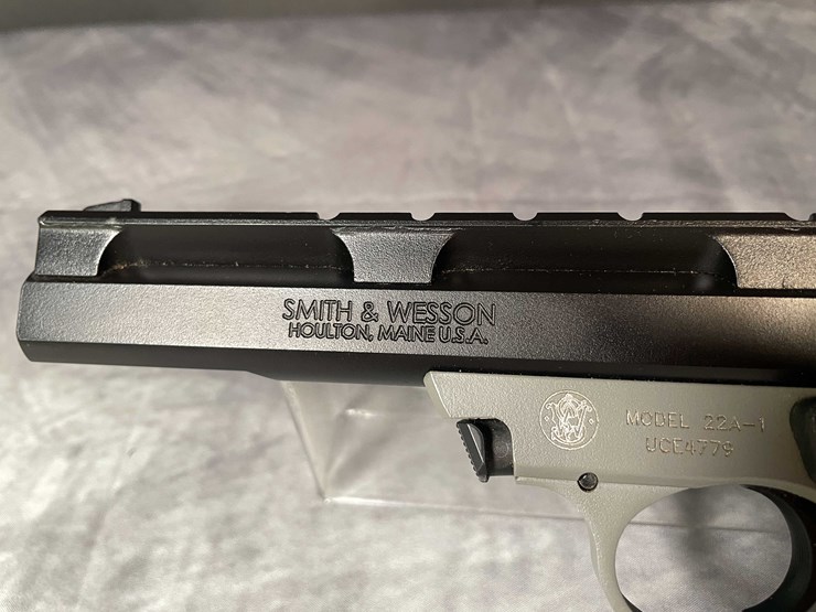 #5160-•-smith-&-wesson-22a,-22-lr-pistol,-sn:-uce4779,-(neenah,-wi)-image-17