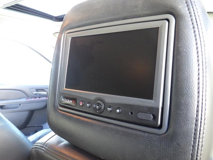 2011-chevrolet-tahoe-image-31