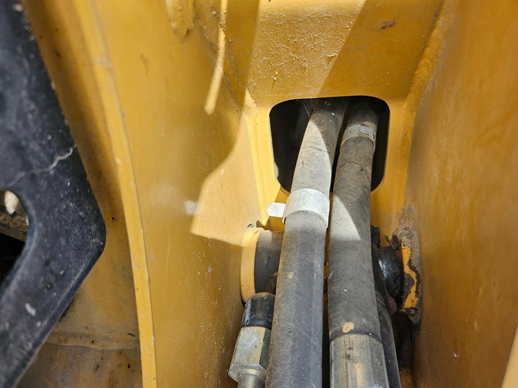 caterpillar-247b-image-76