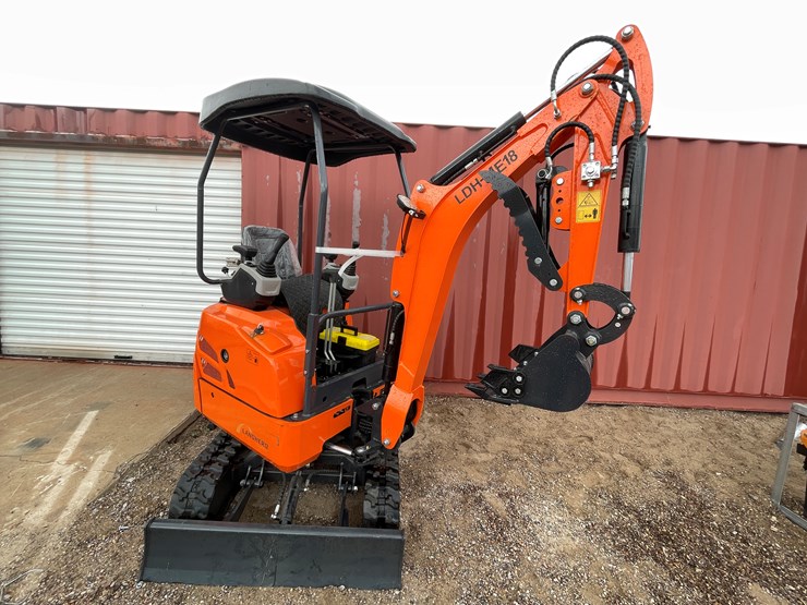#2010-•-mini-excavator-image-32