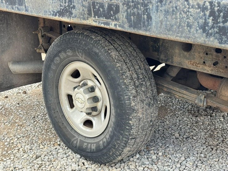 2003-chevrolet-silverado-image-30
