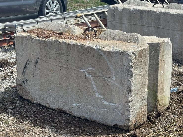 stackable-concrete-barrier-block-image-2
