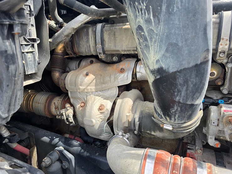 2019-freightliner-cascadia-126-image-48