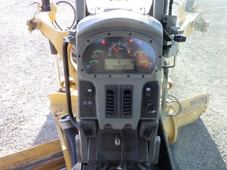 2013-caterpillar-140m2-image-39