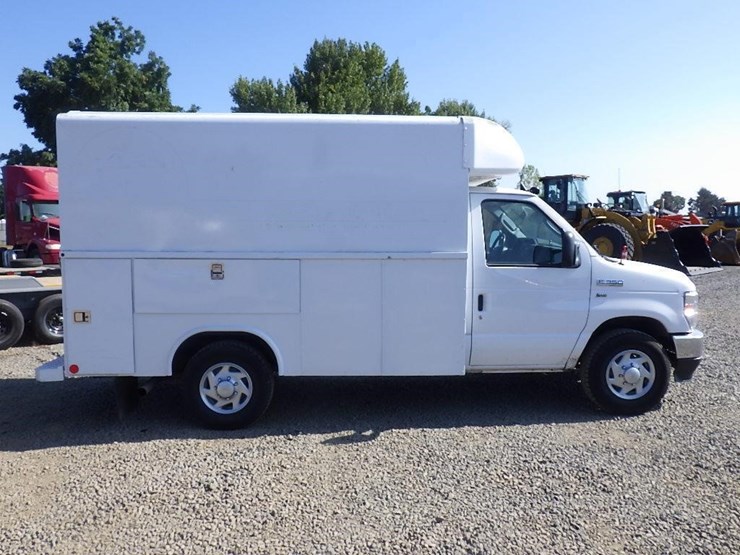 2010-utility-van-image-3