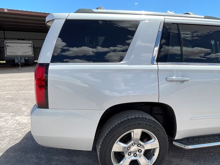 2017-chevrolet-tahoe-image-18